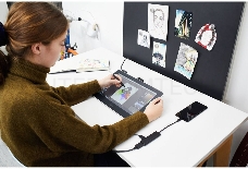 Графический интерактивный перьевой монитор/планшет Wacom One 13